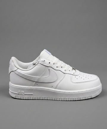 Classic White Low-Top Sneakers Fw-0178